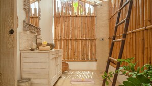 تجهيزات دش، دُش غزير، مجففات شعر، مناشف