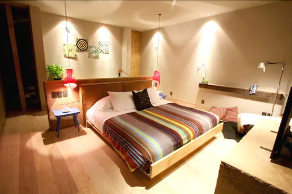 16 bedrooms, Egyptian cotton sheets, premium bedding, down duvets
