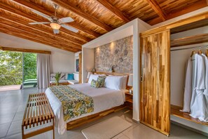 Suite Luxe, 1 très grand lit et 1 canapé-lit, vue océan | Coffres-forts dans les chambres, bureau, Wi-Fi gratuit, draps fournis