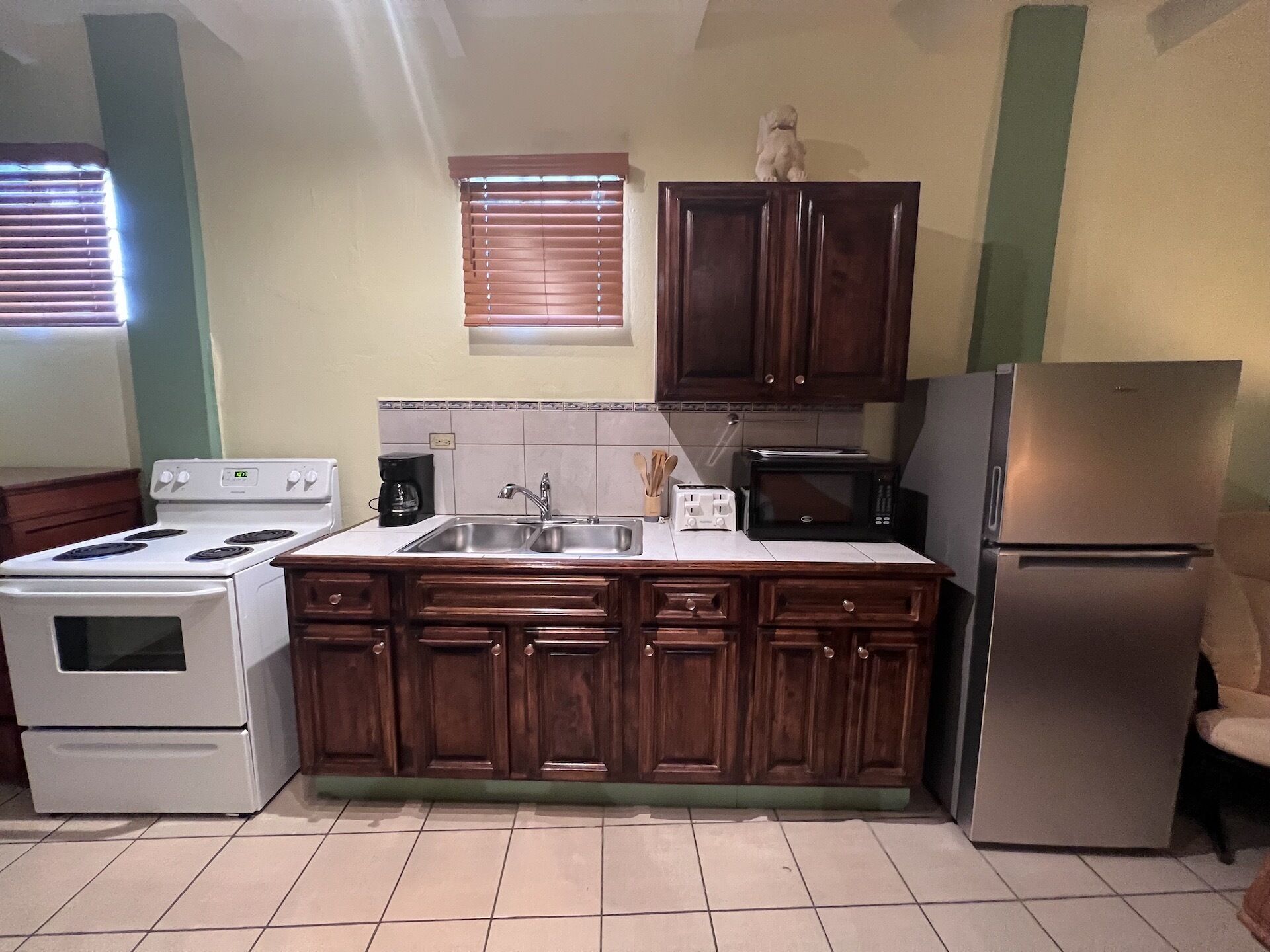 suite, one king bed, non-smoking (tropical suite) | private kitchen | fridge, microwave, stovetop, coffee/tea maker