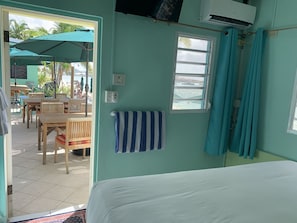 1 Schlafzimmer, hochwertige Bettwaren, Zimmersafe, Bettwäsche
