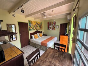 Tiki Suite | Premium bedding, in-room safe, bed sheets - Azure Hotel and Art Studio (Simpson Bay)