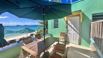 Beach Suite | In-room dining