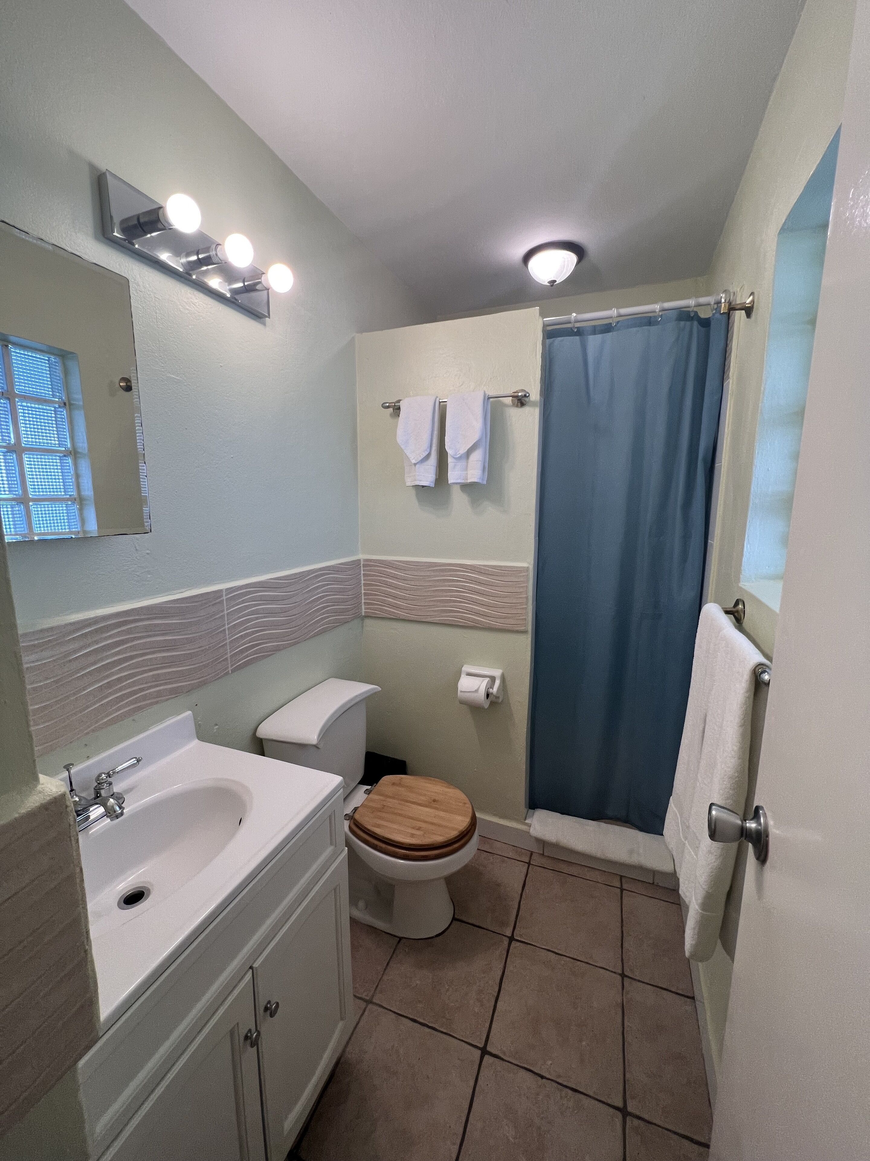 garden suite | bathroom | shower, free toiletries, towels