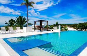 Outdoor pool - Piscadera Harbour Village (Willemstad)