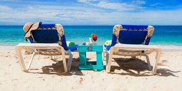 靠近海滩、白沙