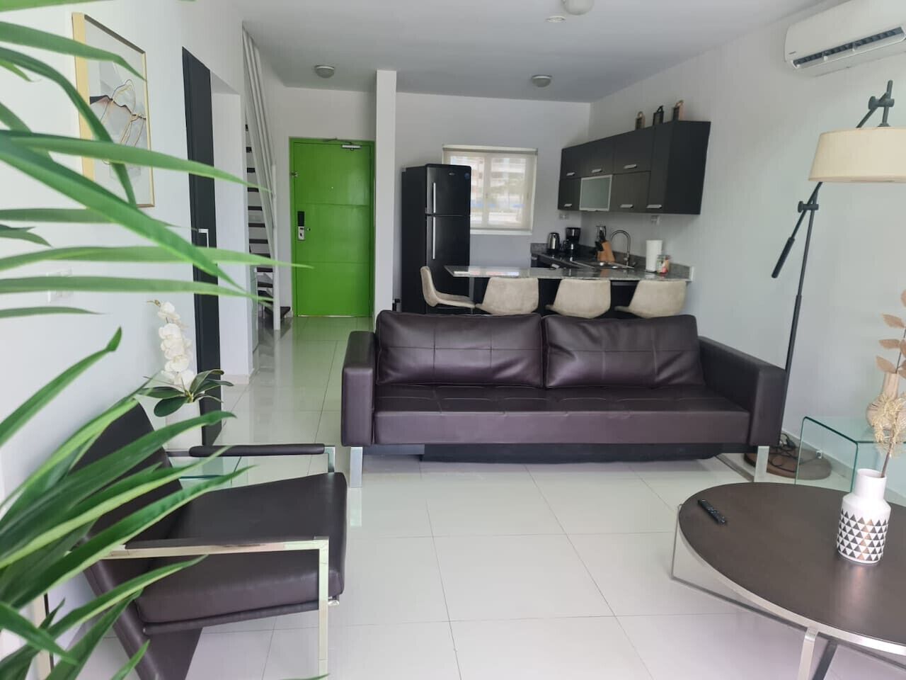 Deluxe Loft | Private kitchen | Full-sized fridge, microwave, oven, stovetop