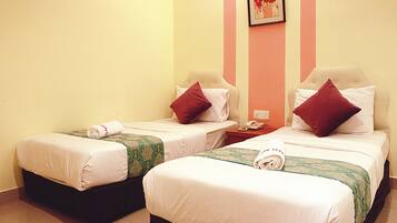 Desk, soundproofing, free WiFi, bed sheets