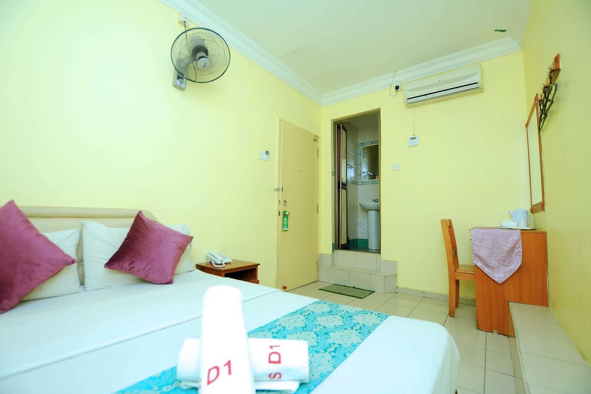 Deluxe No Window | 1 Schlafzimmer, Schreibtisch, Bügeleisen/Bügelbrett, kostenloses WLAN