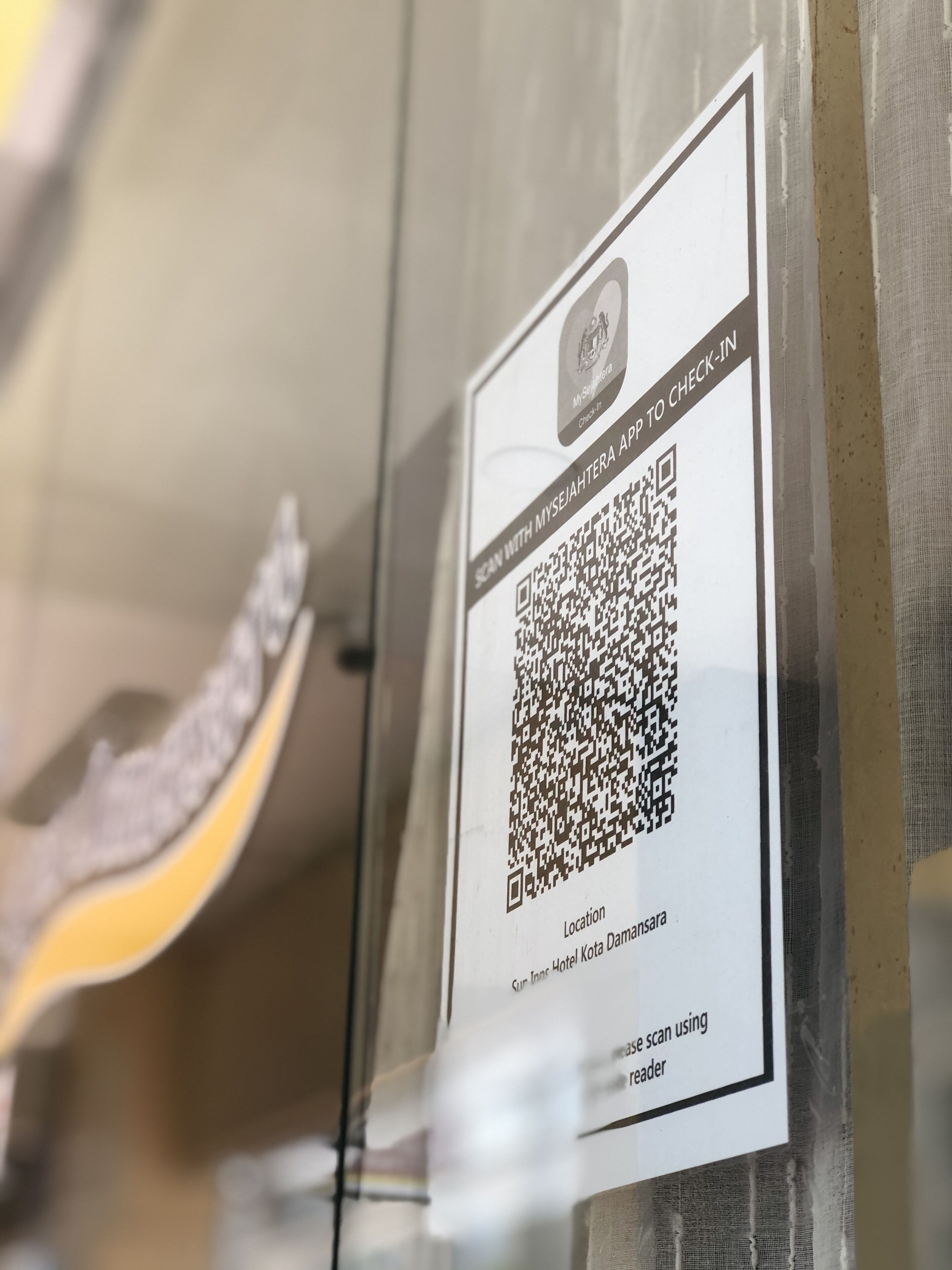 QR-kode til MySejahtera app-indtjekning ved Sun Inn Hotel Kuta Damasara.