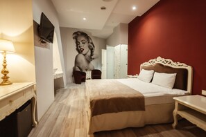 Standard Double Room without window | Desk, free WiFi, bed sheets, alarm clocks - Royal Hotel De Paris (Kyiv)