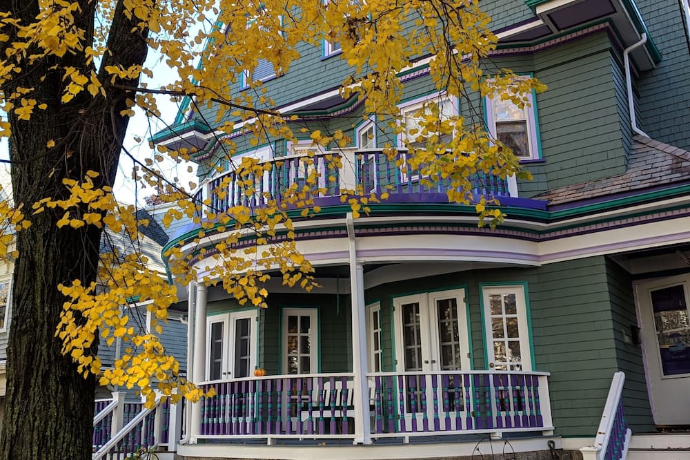Coolidge Corner Guest House