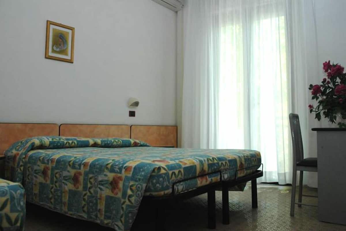 Standard Triple Room | In-room safe, desk, cribs (free), WiFi (free)