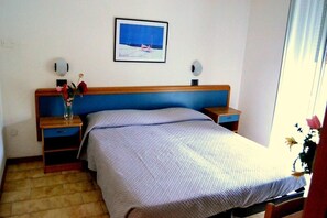 In-room safe, desk, free cribs/infant beds, free WiFi - Mirella (Bellaria-Igea Marina)