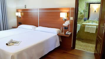 Habitación doble | Escritorio, cortinas blackout, cunas y wifi gratis
