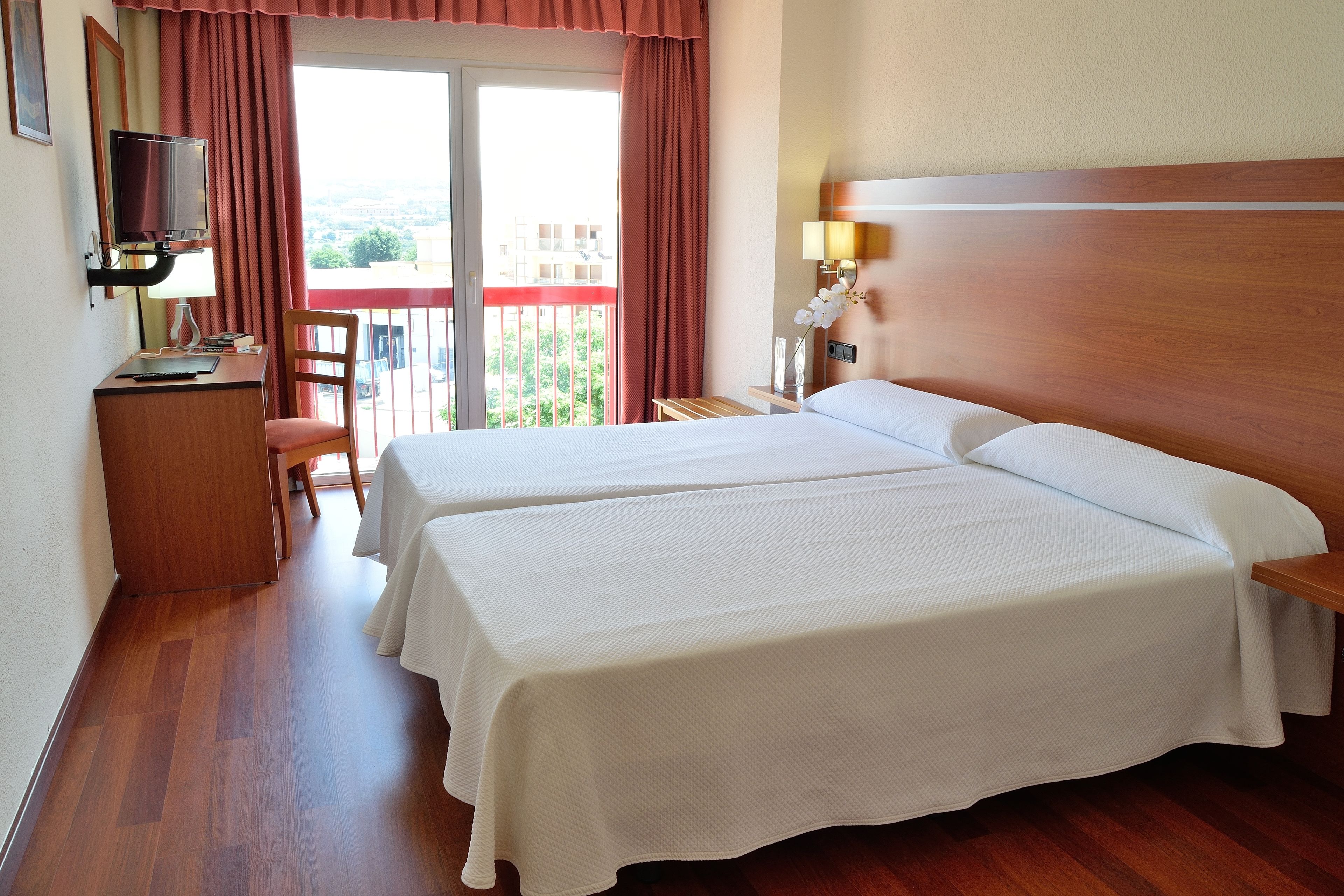 double room | desk, blackout curtains, cots/infant beds, free wifi