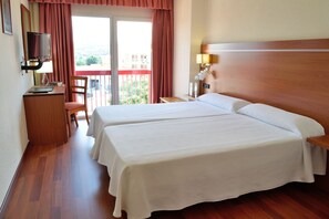 Double Room | Desk, blackout drapes, cribs/infant beds, free WiFi - Hotel Mari Carmen (Guadix)