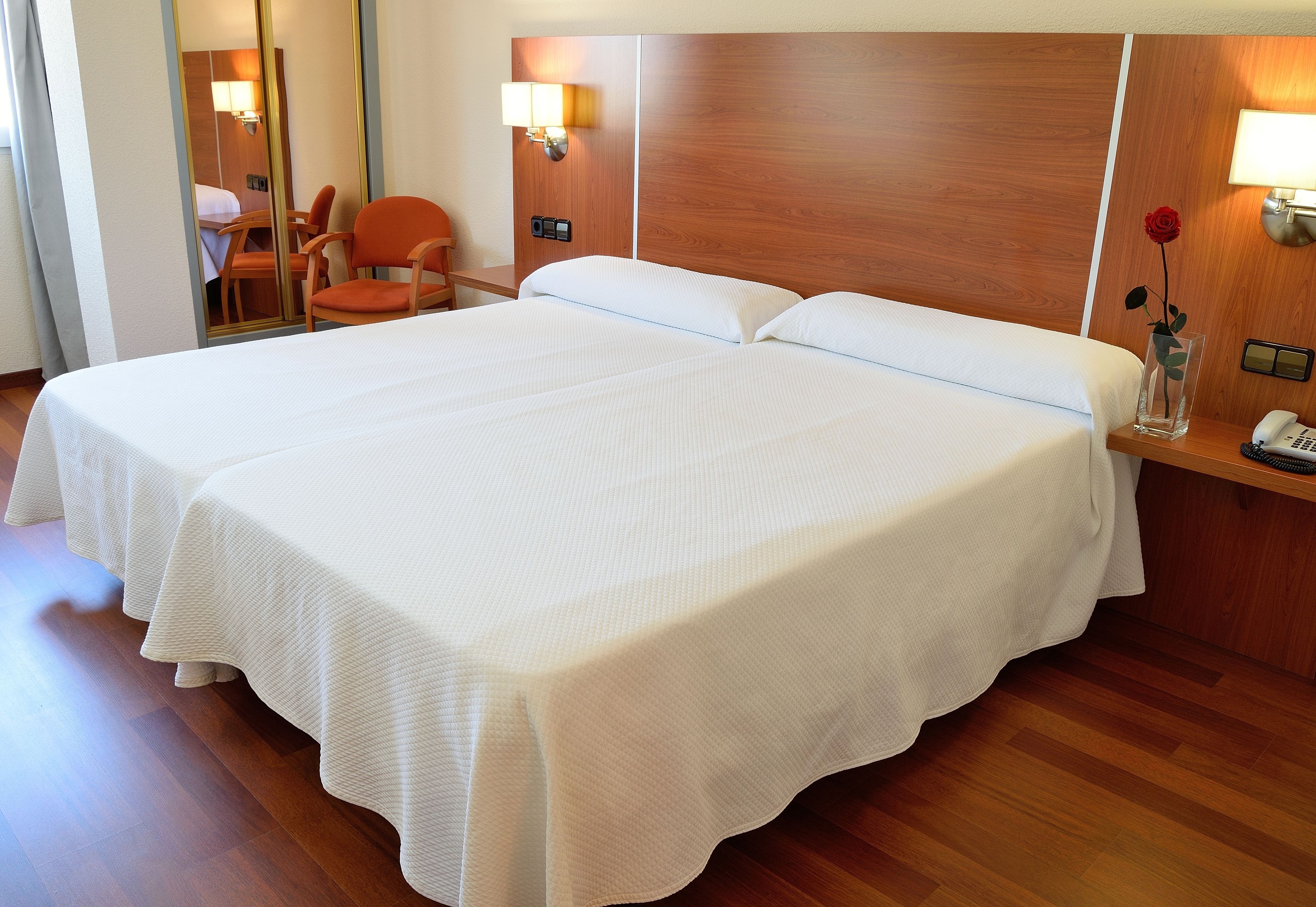 single room | desk, blackout curtains, cots/infant beds, free wifi