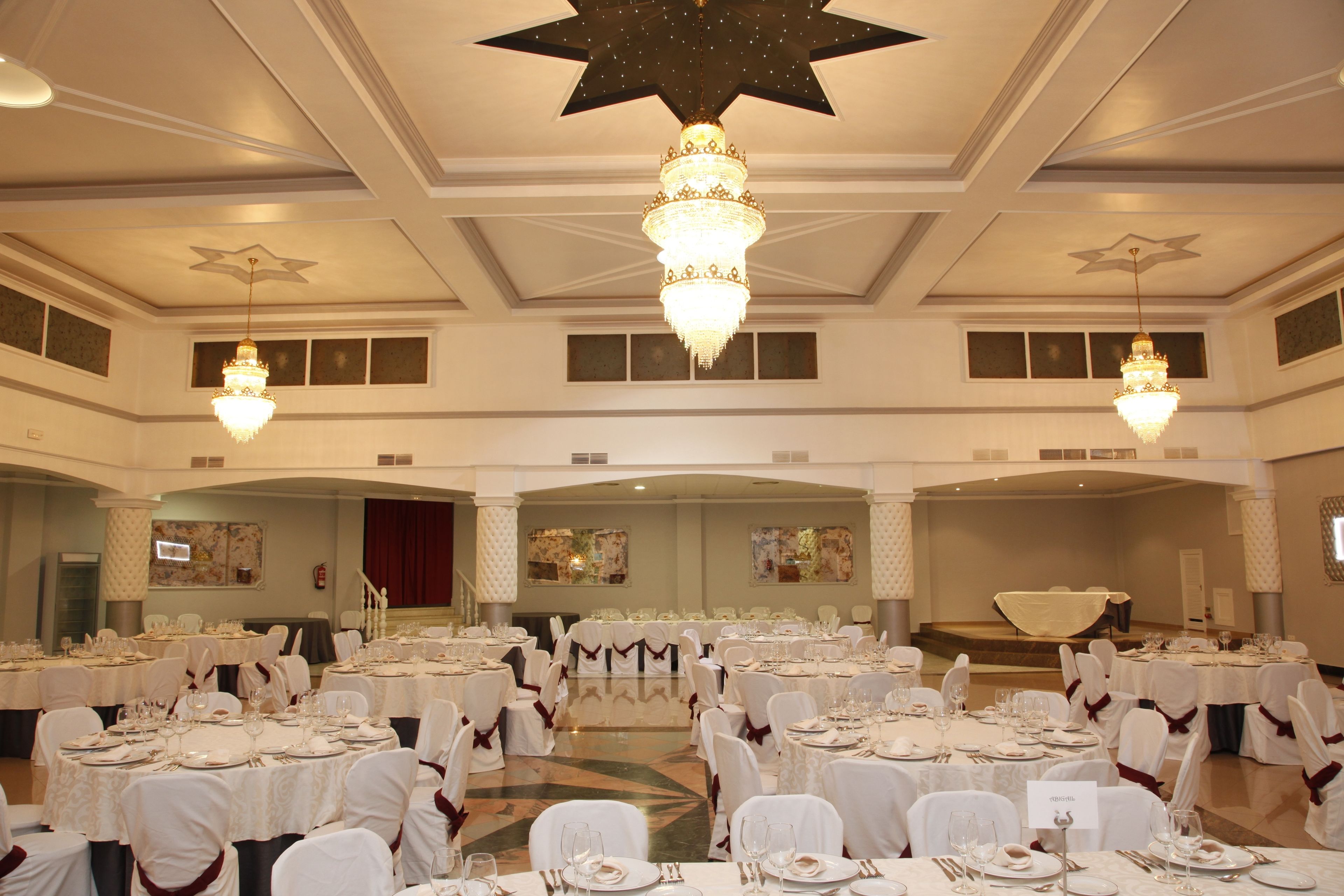 breakfast, lunch and dinner served