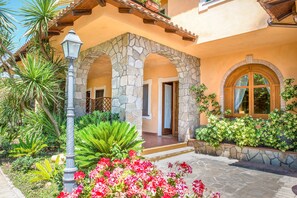 Classic-Apartment, 2 Schlafzimmer, Küche, Gartenblick | Terrasse/Patio