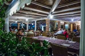Food court