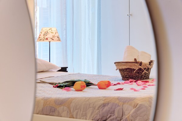 ألحفة محشوة بالريش وبديكورات فريدة لكل غرفة وطراز فريد لكل وحدة