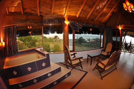 Luxury Cabin | Massage. Azuluna Eco-Lodge