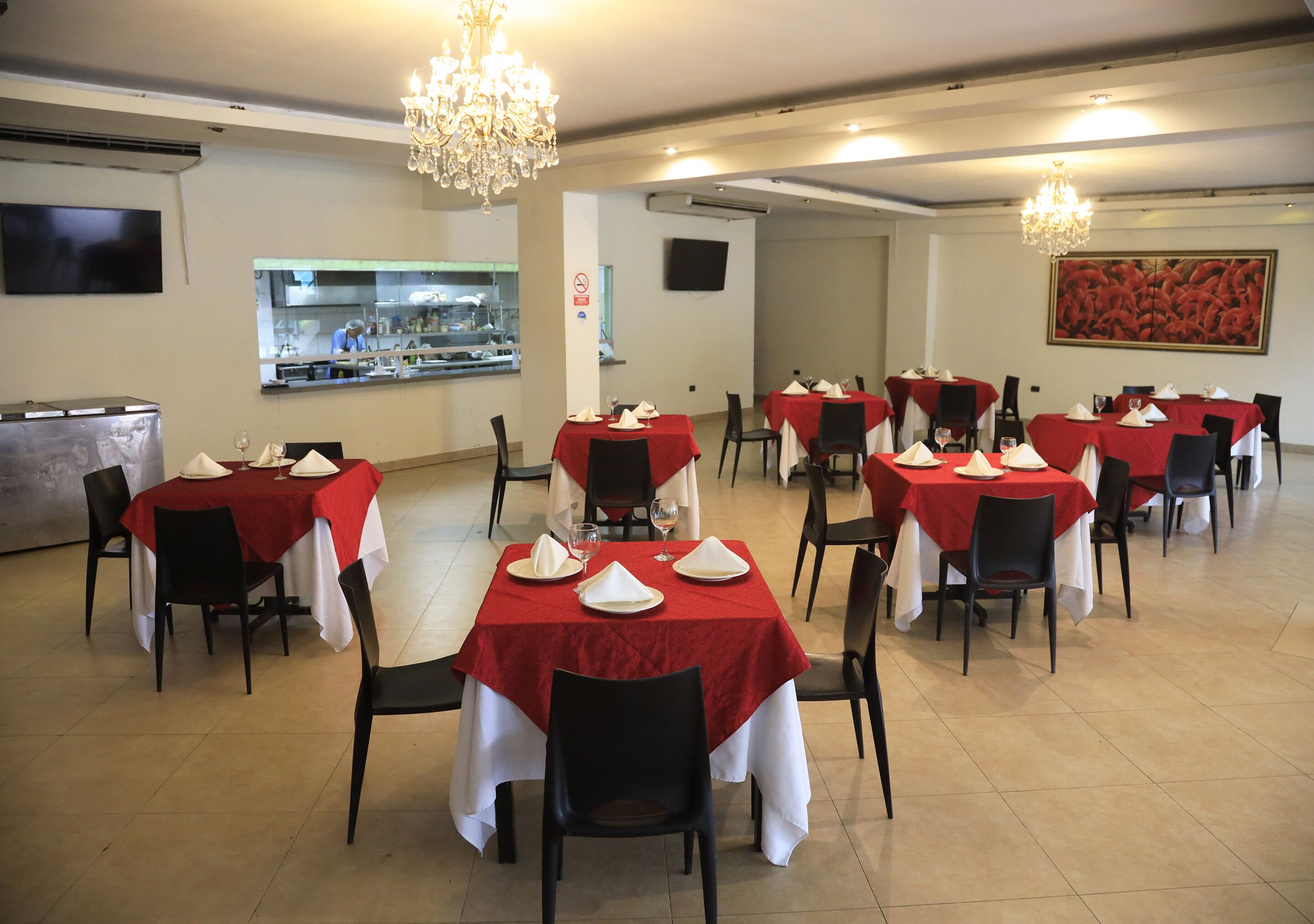 Breakfast, lunch, dinner served; international cuisine 