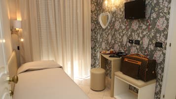Single Room | In-room safe, desk, soundproofing, free WiFi