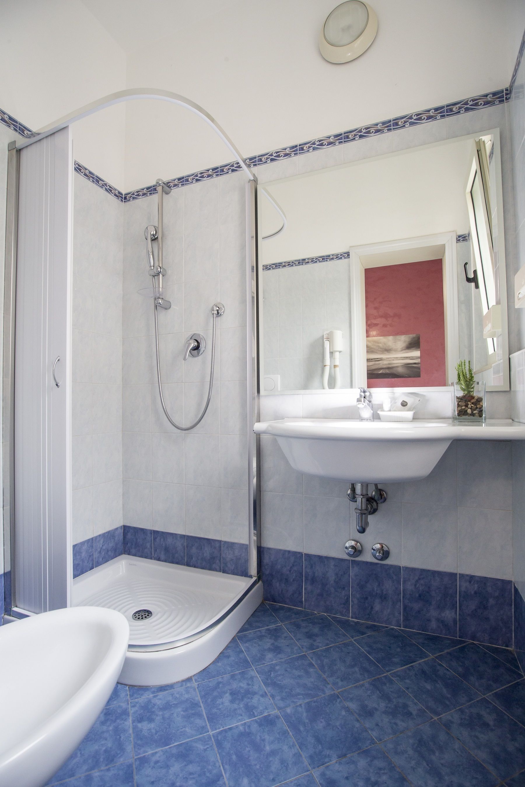 superior double or twin room | bathroom | shower, rainfall showerhead, free toiletries, hair dryer