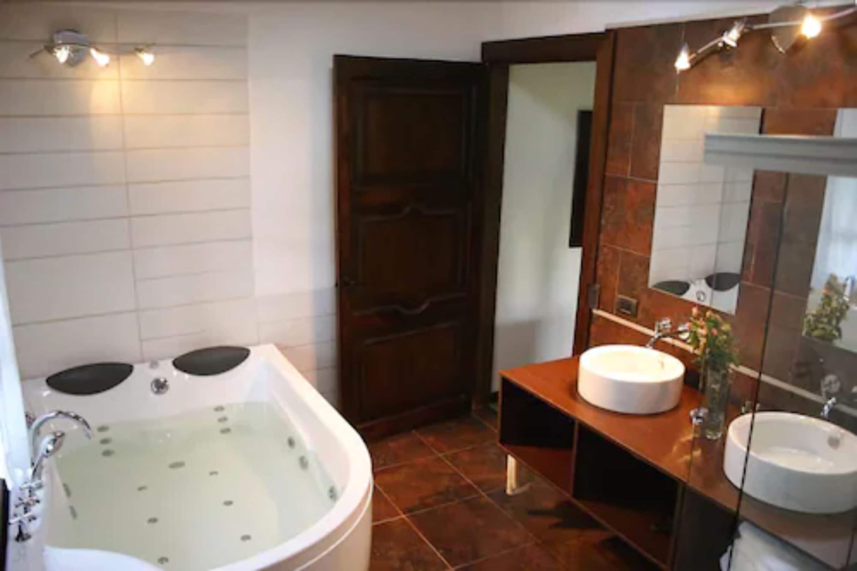luxury suite | bathroom | shower, free toiletries, towels