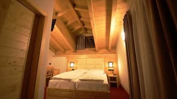Comfort Double Room, Mountain View | Down duvets, memory-foam beds, in-room safe, individually furnished