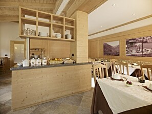 Free daily buffet breakfast