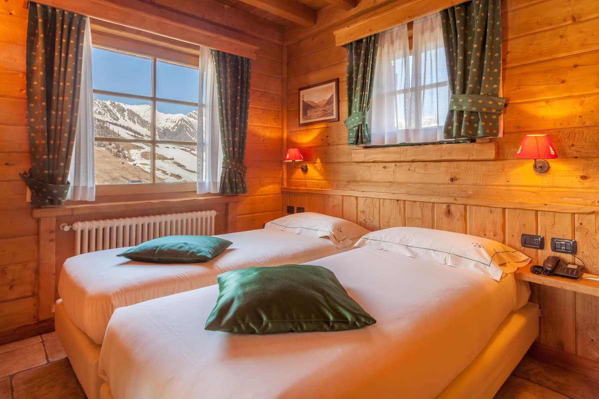 1 bedroom, minibar, blackout drapes, soundproofing