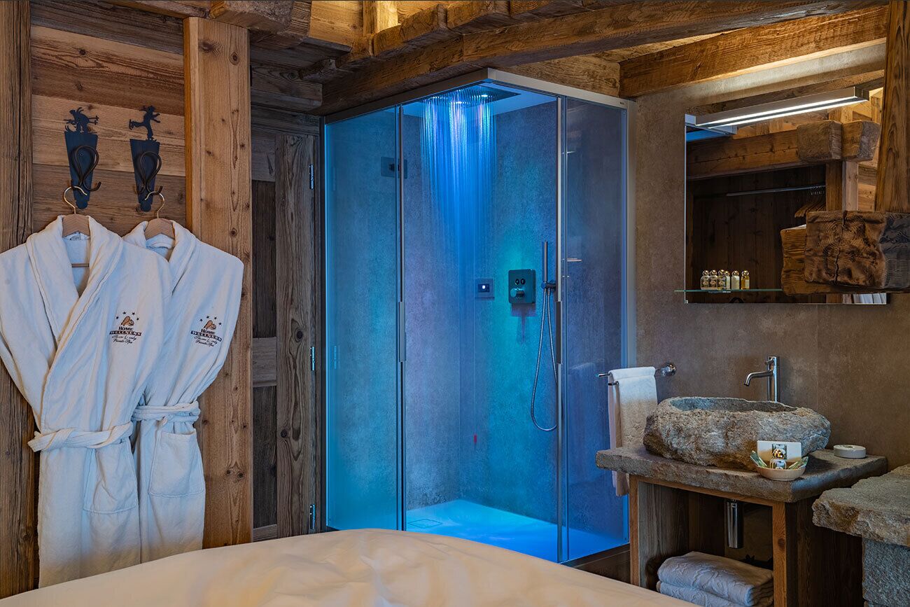 Shower, free toiletries, bathrobes, slippers