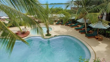 Kolam renang outdoor