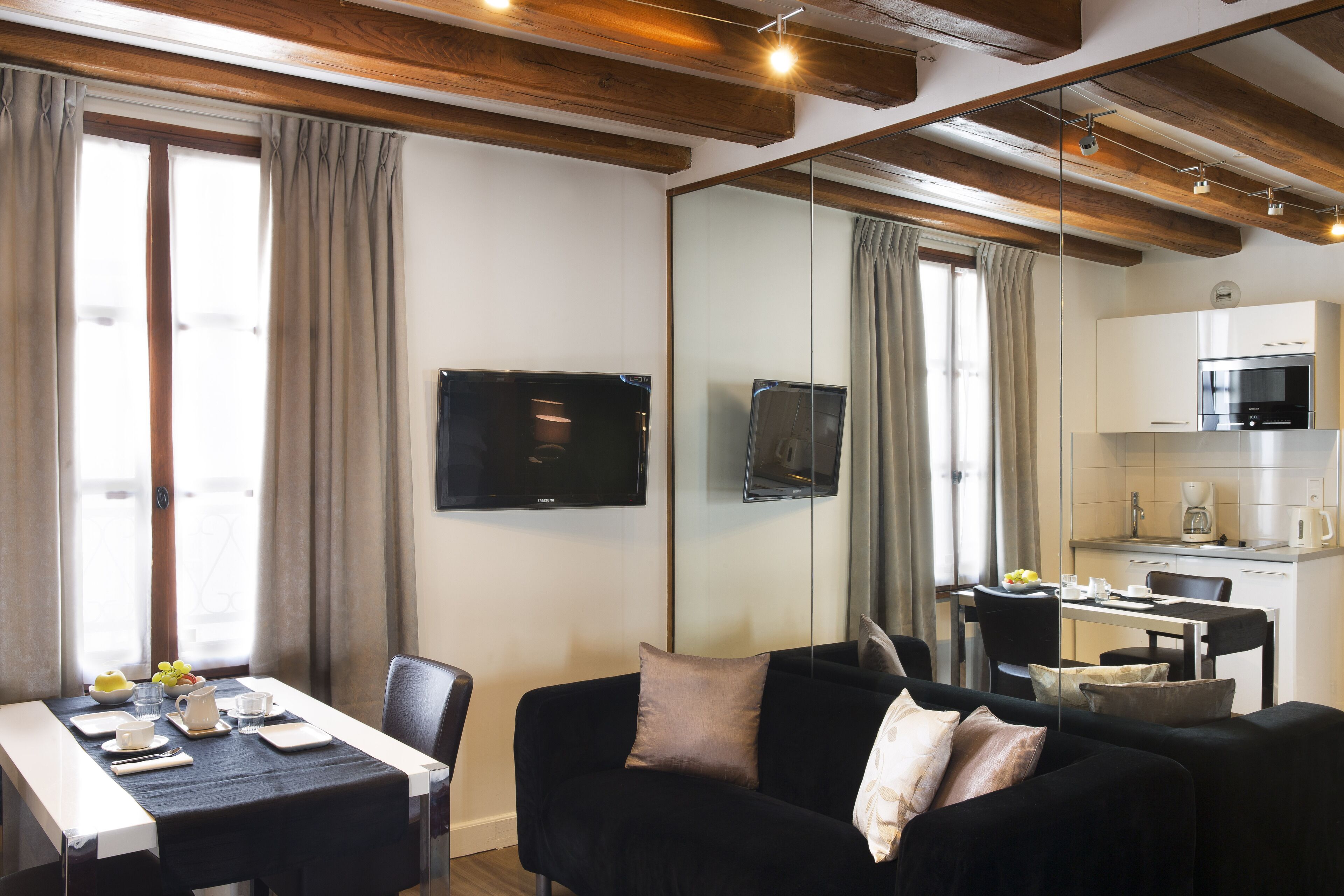 Studio Tiêu chuẩn | Két bảo mật tại phòng, trang trí khác biệt 