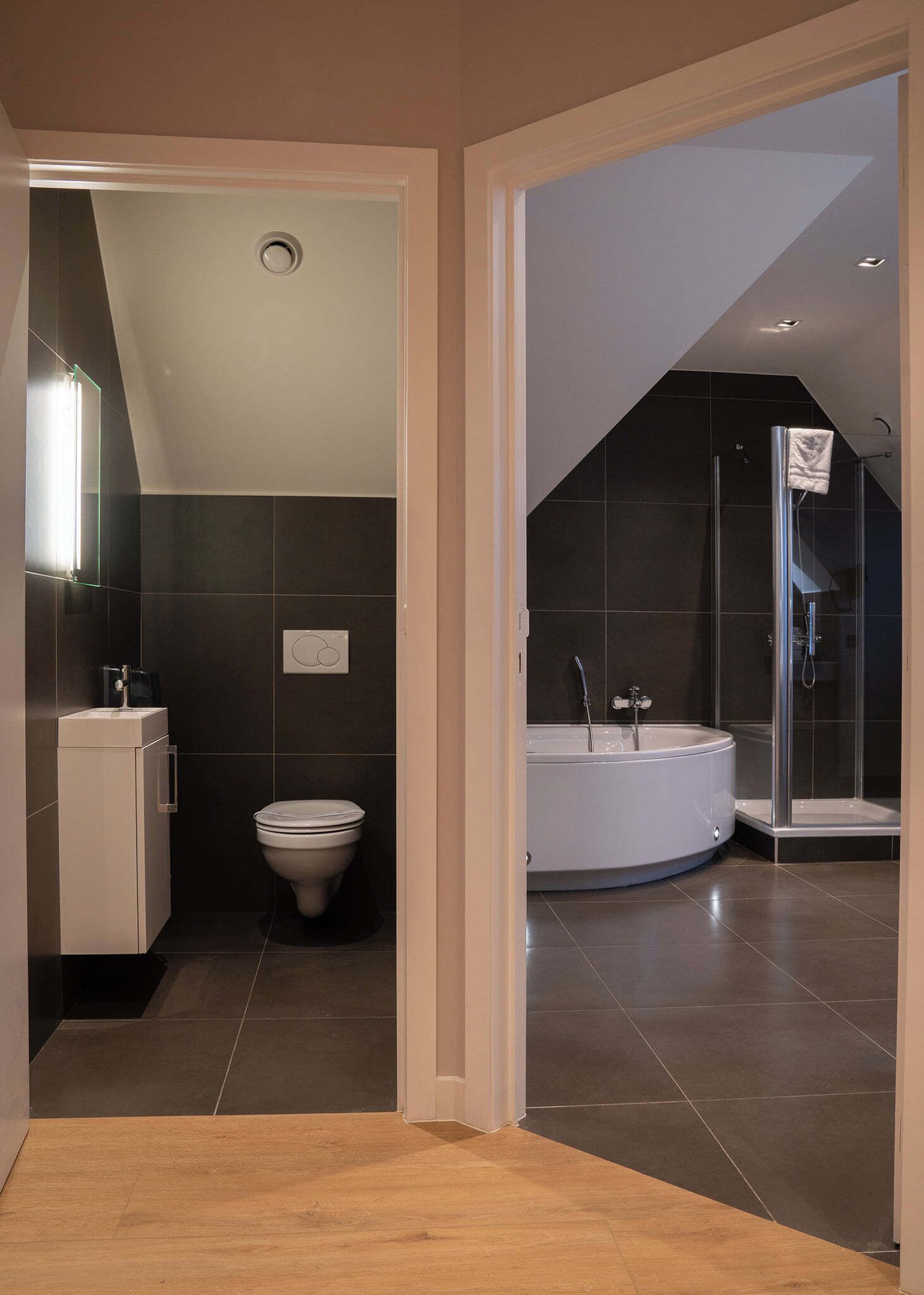 Junior Room | Bathroom