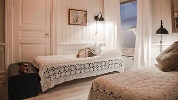 Comfort Suite, 2 Bedrooms | Individually furnished, blackout drapes, free WiFi, bed sheets