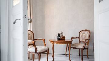 Individuelt innredet, blendingsgardiner, wi-fi (inkludert) og sengetøy