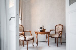 Individually furnished, blackout curtains, free WiFi, bed sheets