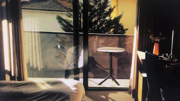 Camera Standard con Balcone | Minibar, in-room safe, desk, blackout drapes