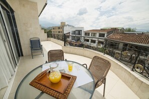 Family Room | Terrace/patio