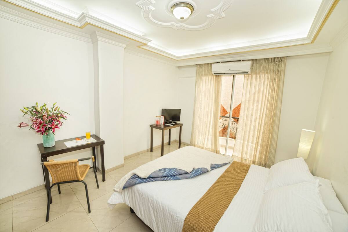 Single Room | Premium bedding, down duvets, in-room safe, desk