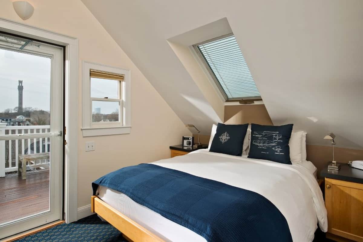 1 bedroom, premium bedding, down comforters, in-room safe