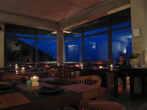 Breakfast, lunch and dinner served  - Hotel La Canela (Piedralaves)