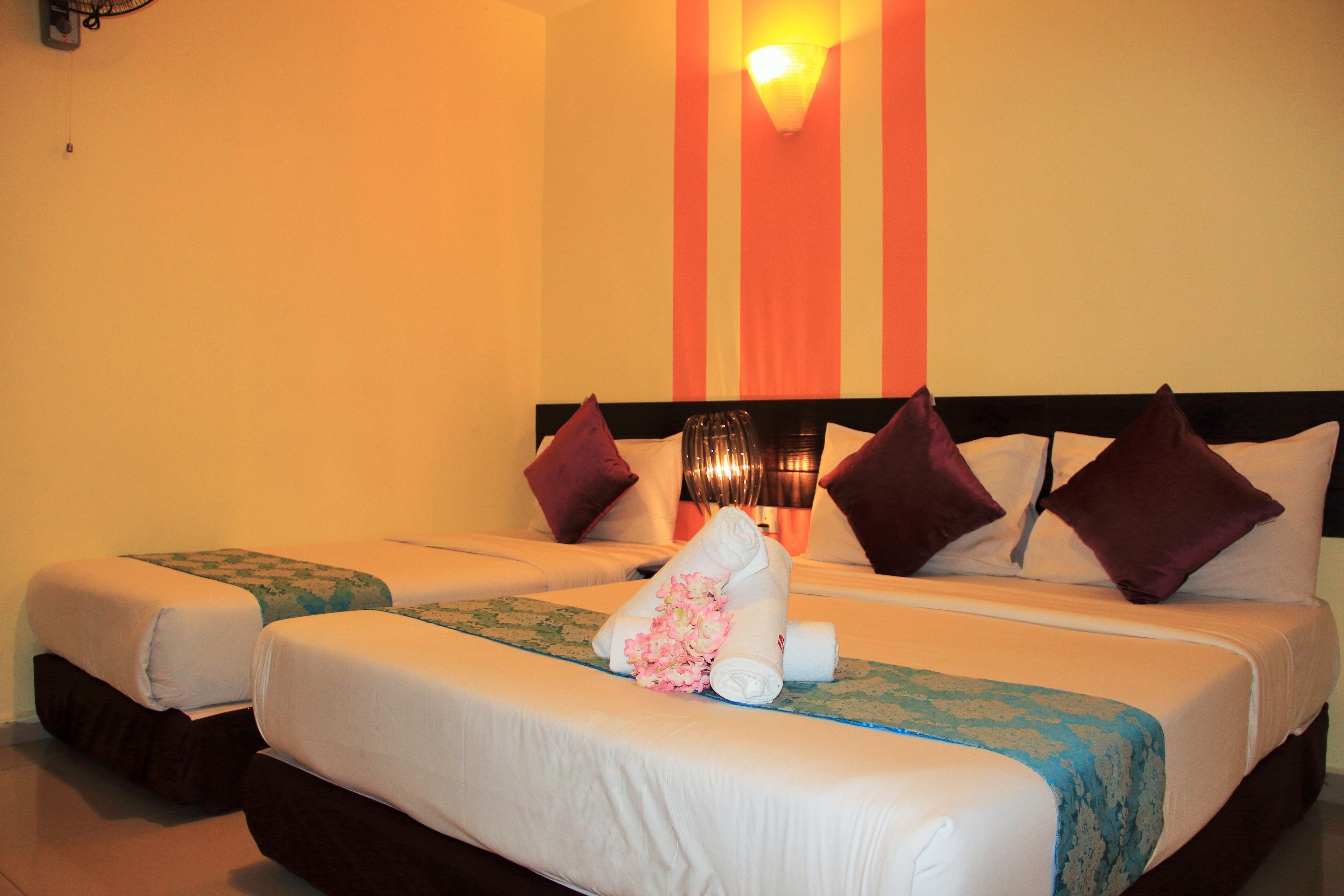 In-room safe, desk, iron/ironing board, bed sheets