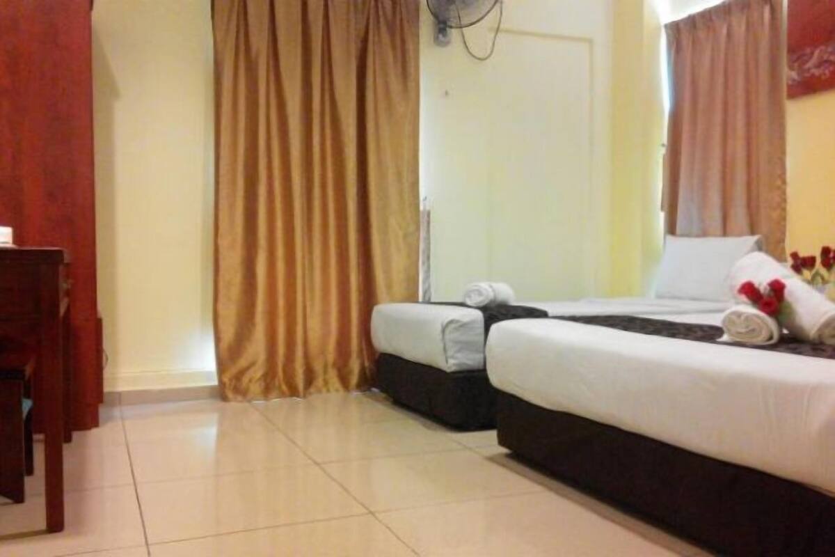 Caja de seguridad en la habitación y escritorio