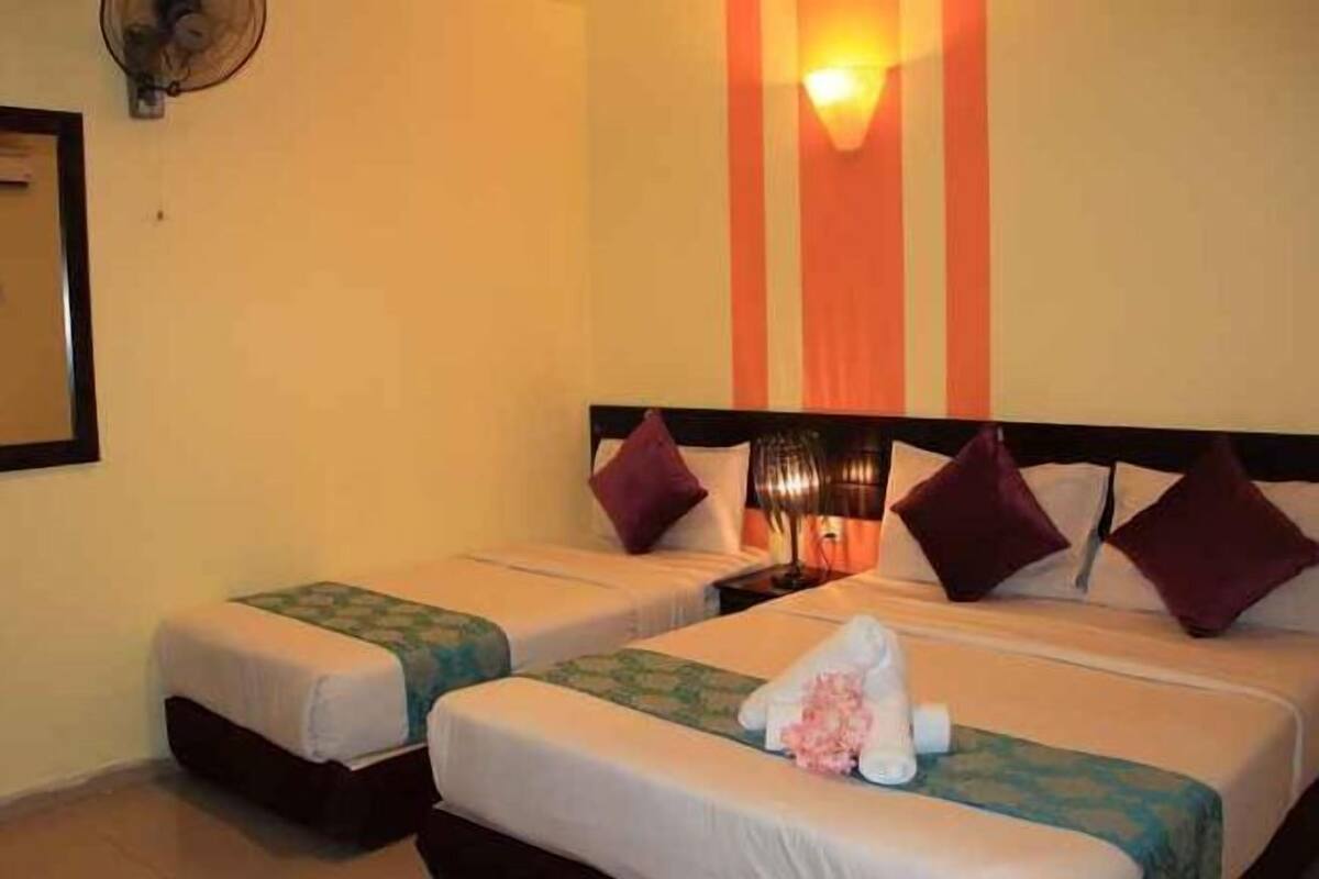 In-room safe, desk, iron/ironing board, bed sheets