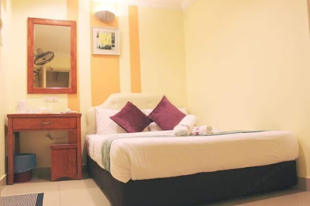1 quarto, cofres nos quartos, escrivaninha
